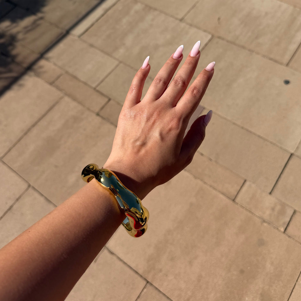 golden shapy bracelet - resin bangels
