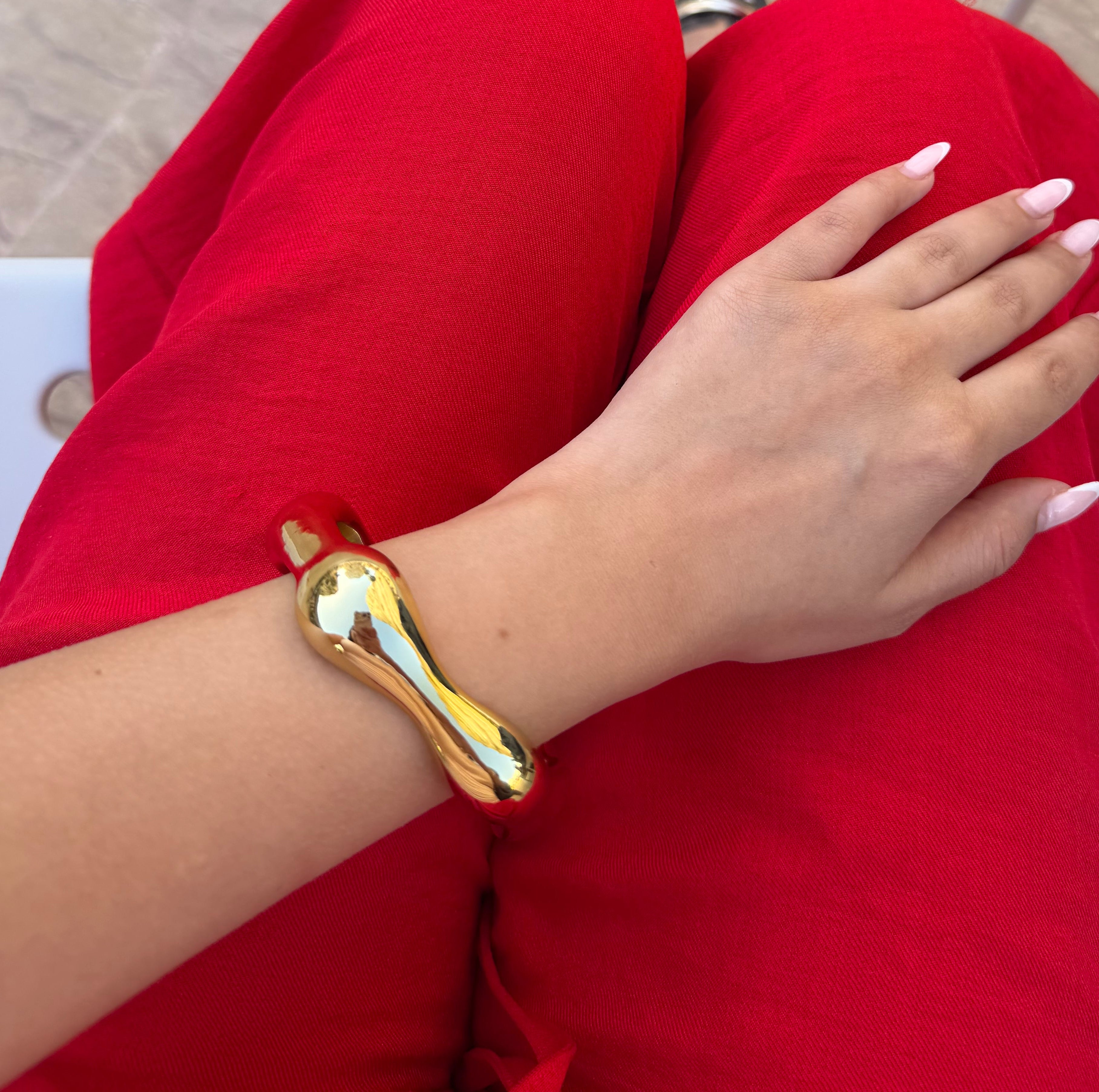 golden shapy bracelet - resin bangels