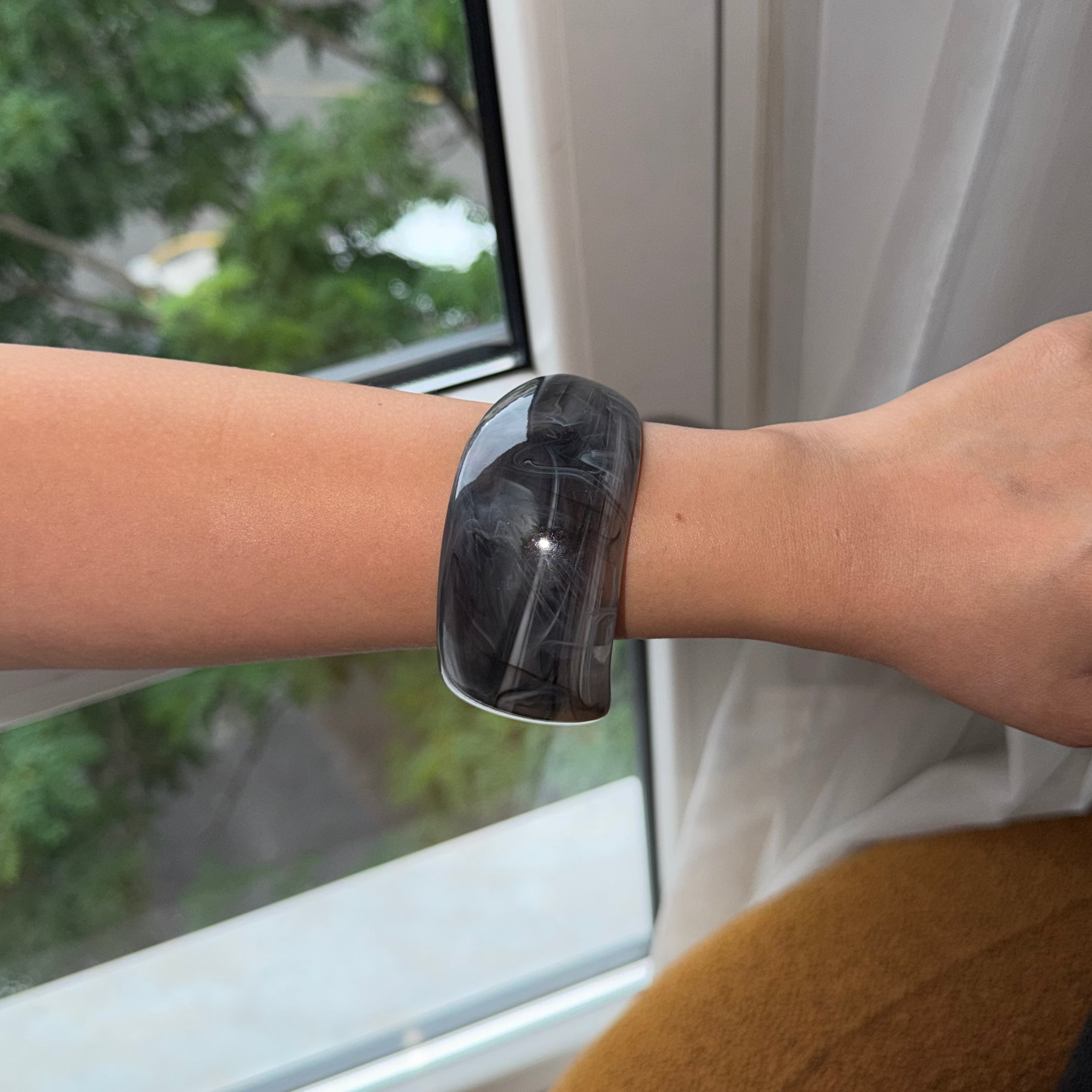 mooni resin bangle bracelet